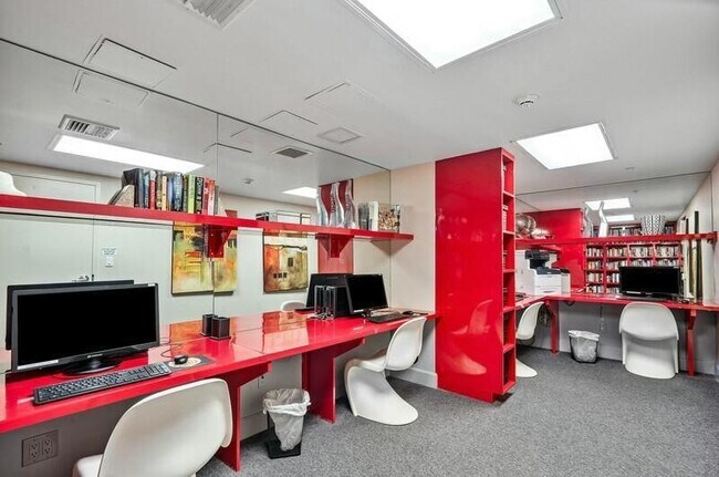 Building Photo - 1551 N Flagler Dr