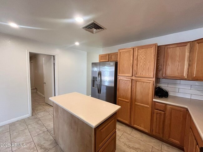 Building Photo - 523 N Los Feliz Dr