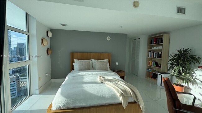 Building Photo - 41 SE 5th St