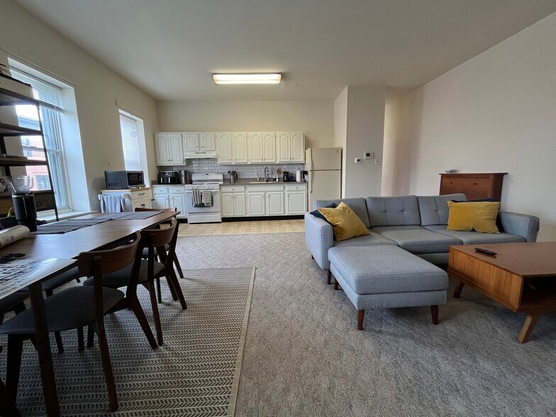 Dining / Living - 2001 Green St