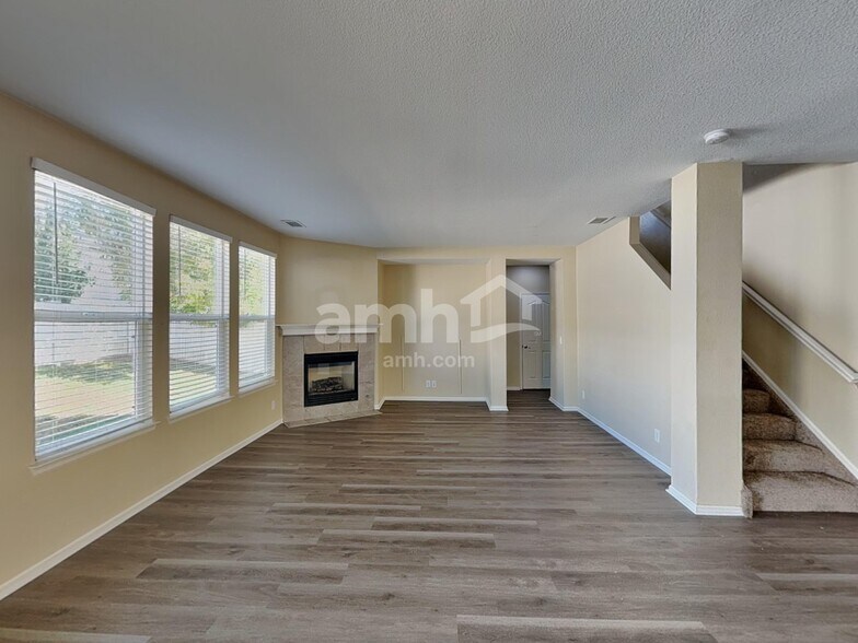Building Photo - 5568 Joplin St