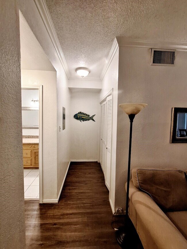 Building Photo - 921 Marine Dr