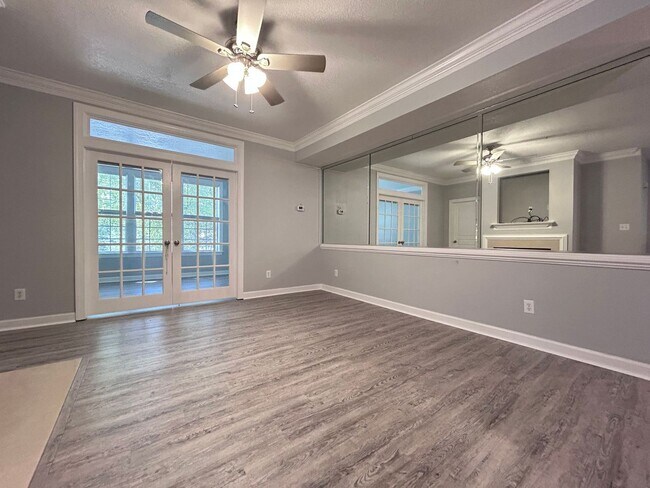 Building Photo - Gated community on the bay side of Shore Dr! "ASK ABOUT OUR ZERO DEPOSIT"