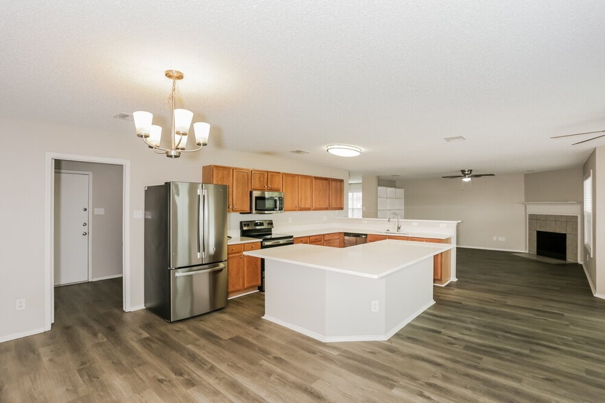 Building Photo - 10044 Legacy Dr