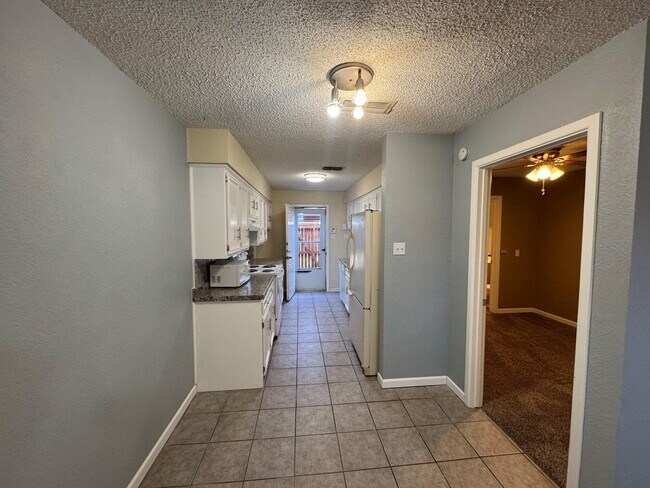 Building Photo - 121 Troy Ave