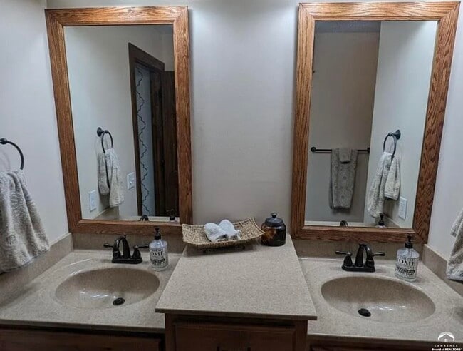 Building Photo - 1013 Diamondhead Dr