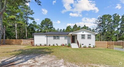 Building Photo - 150 Della Dr