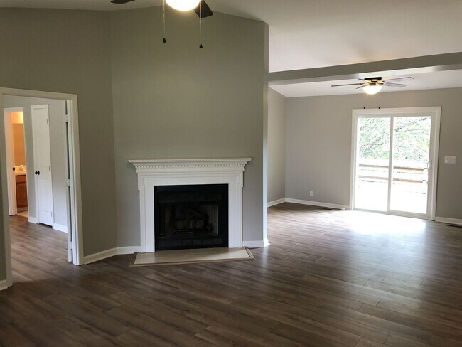 Building Photo - Charming 3BR Home with Spacious Yard in the Heart of Mount Juliet