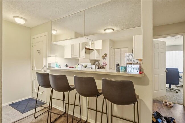 Building Photo - Croix #228