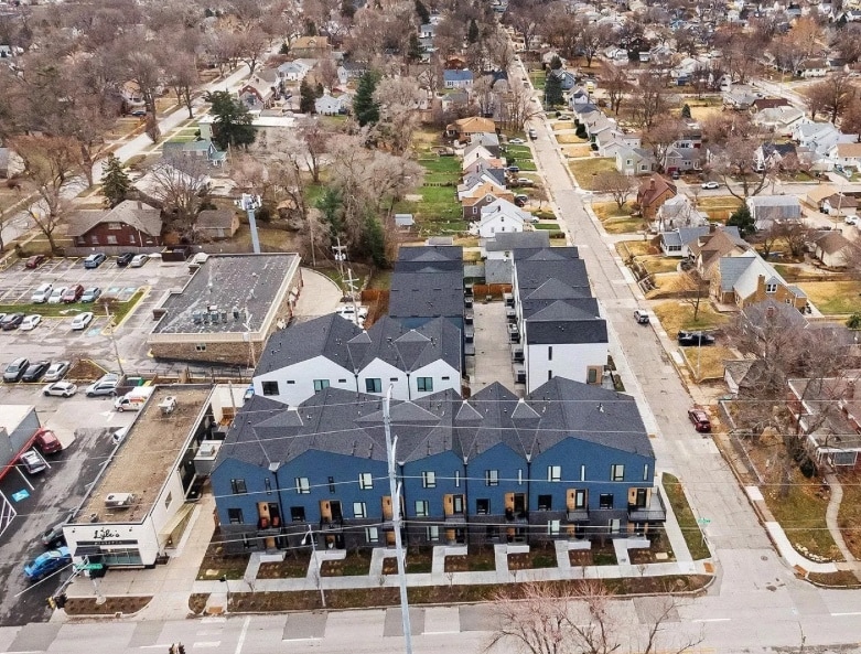 Building Photo - 5302 Elmwood Plz