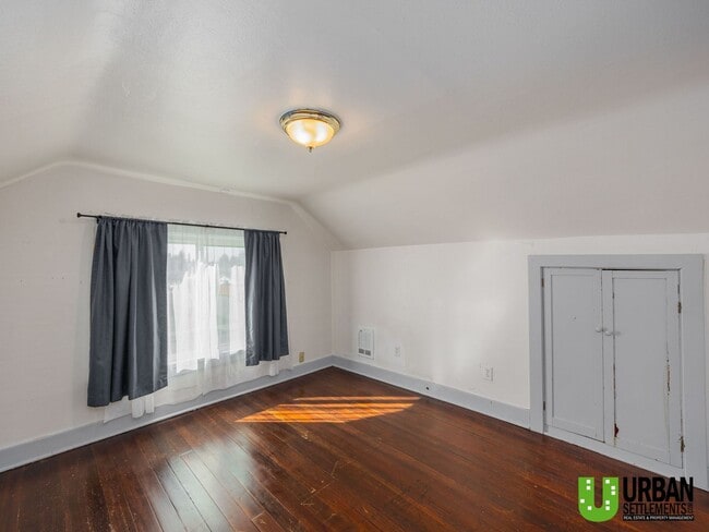 Building Photo - Charming 4-Bedroom Home with Fenced Yard, Garage & Washer/Dryer – North Spokane