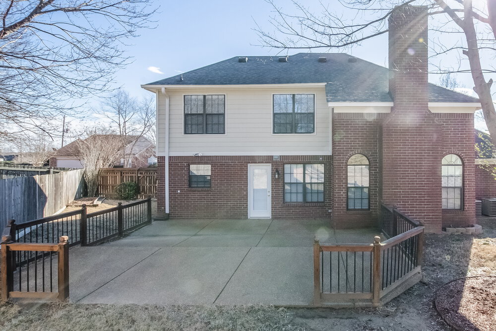 Building Photo - 8562 Shingle Oaks Dr