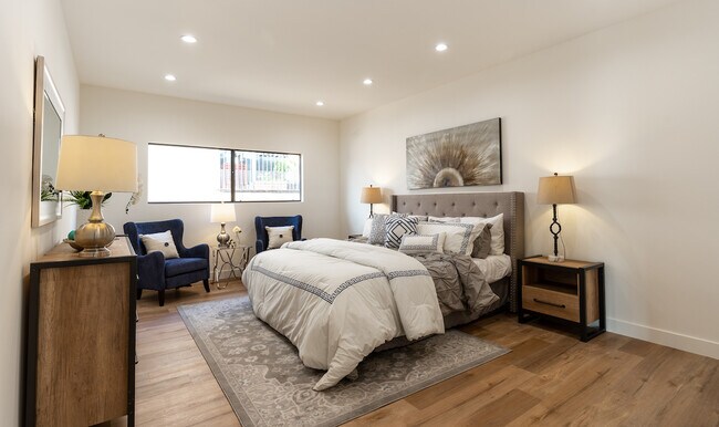 Building Photo - 828 S Bedford St