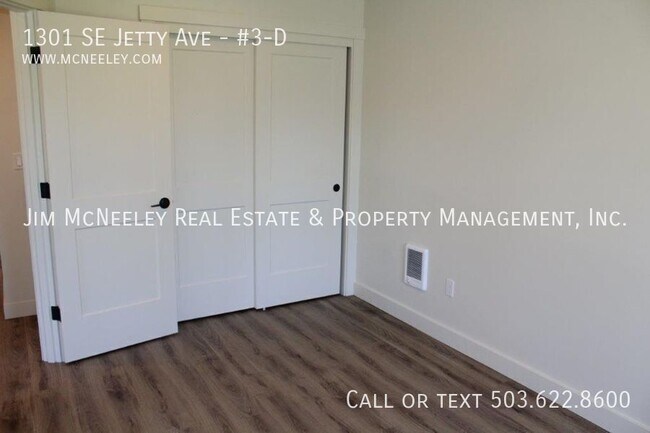 Building Photo - 1301 SE Jetty Ave