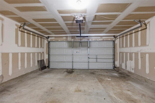 Building Photo - 18120 Topsail St