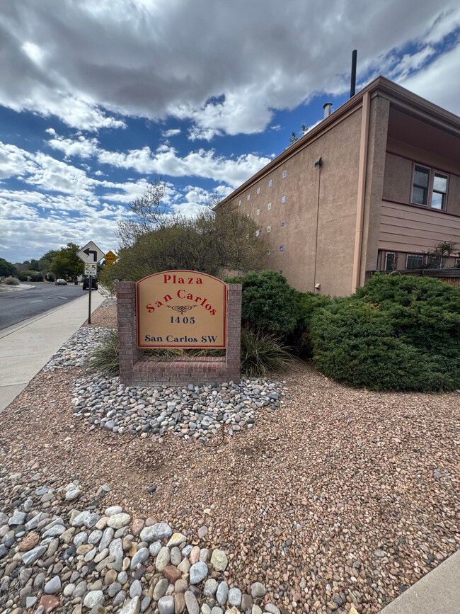 Building Photo - 1405 San Carlos Rd SW