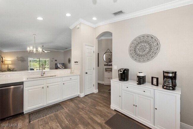 Building Photo - 8884 Fawn Ridge Dr