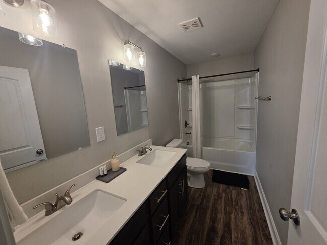 Building Photo - 541 New S Dr