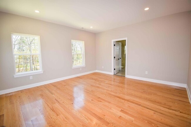 Building Photo - 438A Redwood Ave