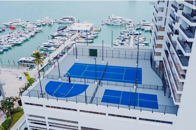 Building Photo - 555 NE 15th St