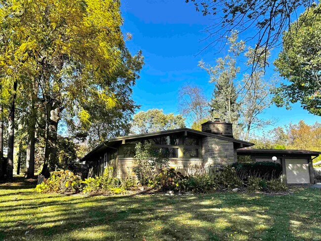 Building Photo - 7102 Woodhue Ln