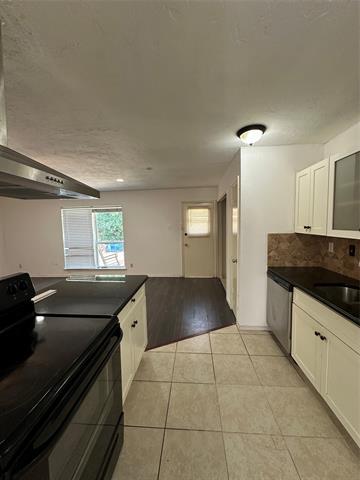 Building Photo - 553 Hightrail Dr