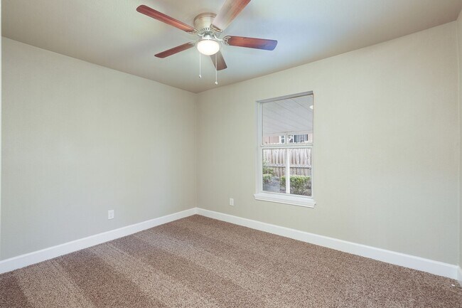 Building Photo - 3 bedroom 2 bath less than a mile from Fort Sam AFB!