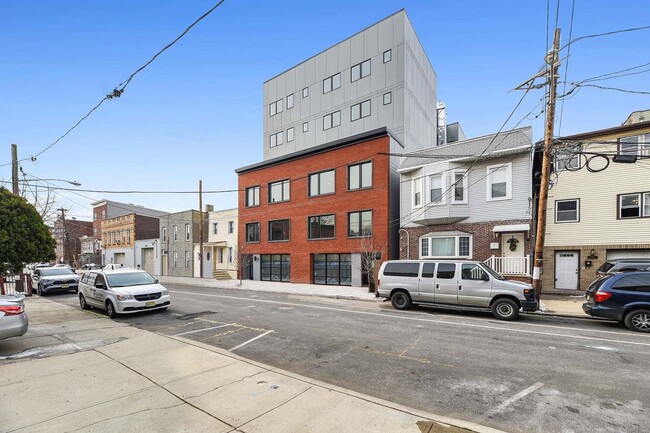Building Photo - 506 Central Ave