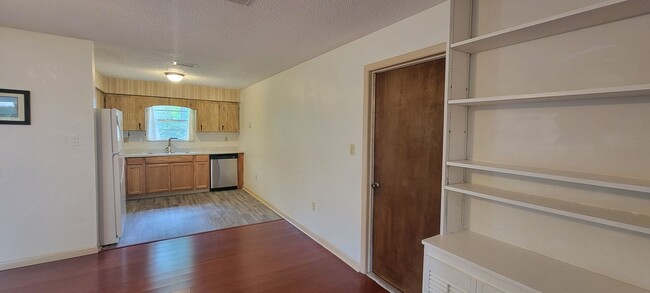 Building Photo - 3/2 Home in Vastavia Subdivision
