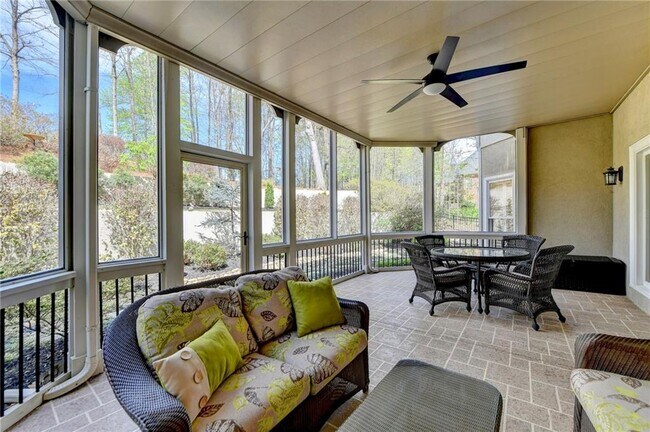 Building Photo - 6745 Laurel Oak Dr