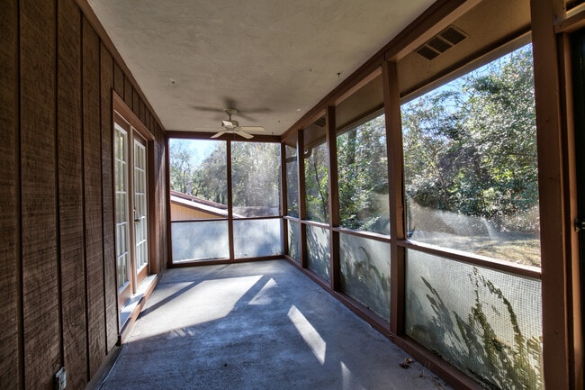 Building Photo - 2454 Wren Hollow Dr