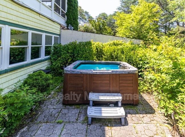 Building Photo - 2084 Allenridge Dr