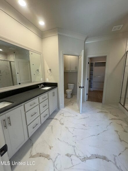 Building Photo - 107 Southern Oak Wy