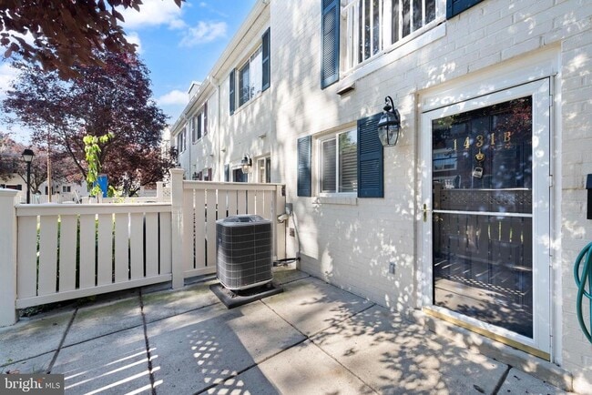Building Photo - 1431-B S Van Dorn St