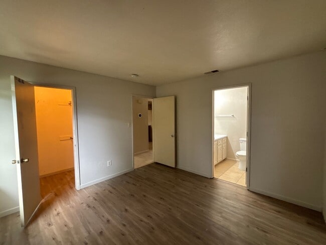 Building Photo - CHARMING 3 BEDROOM 2 BATHROOM SINGLE-STORY IN STOCKTON!