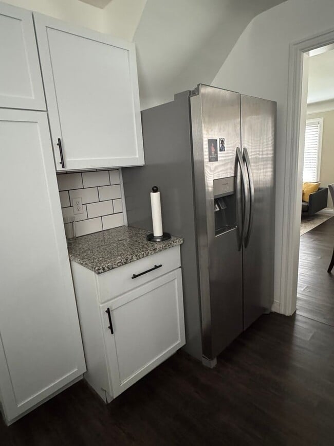 Building Photo - Fully Updated 3 Bedroom - 1 bathroom home