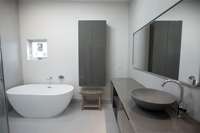 Building Photo - 3512 Mt Vernon St