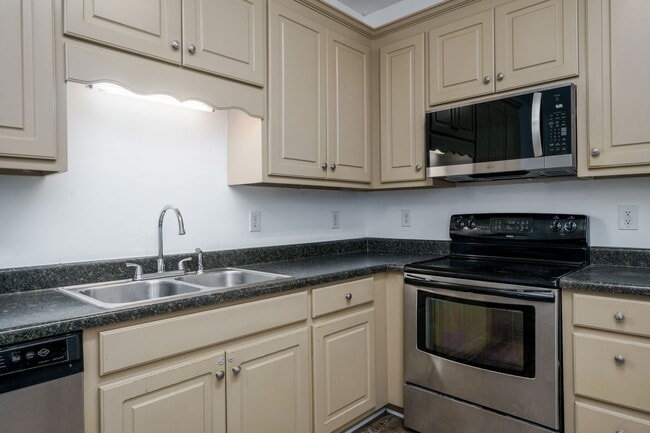 Building Photo - Charming and Newly Renovated 3 Bedroom 2 Bath Home Available Now!