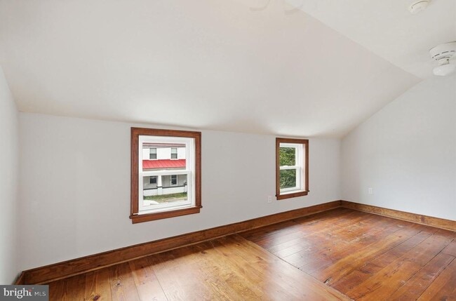 Building Photo - 27 E Broad Way