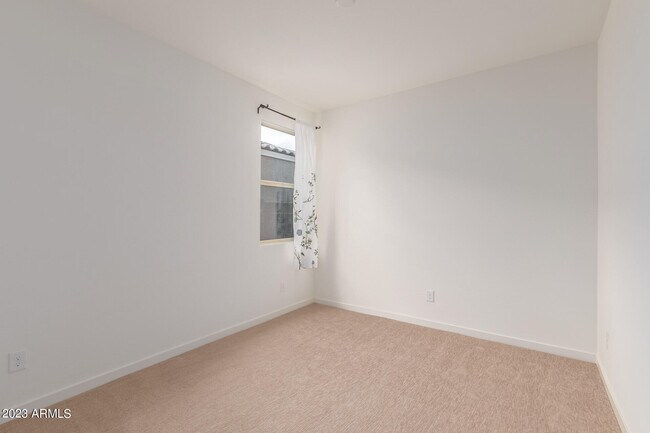 Building Photo - 12658 W Northview Ave