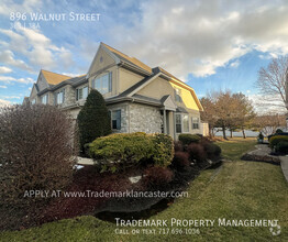 Building Photo - Spacious New Holland Town Home