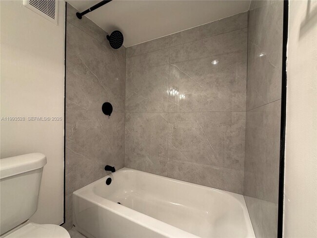 Building Photo - 400 Commodore Dr