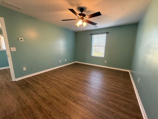 Building Photo - 4 Bedrooms, 3 Bathrooms - Home in West Rome!