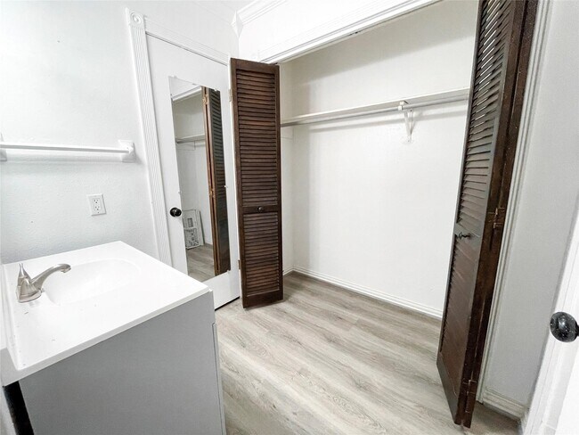 Building Photo - 21603 Park Wind Ct