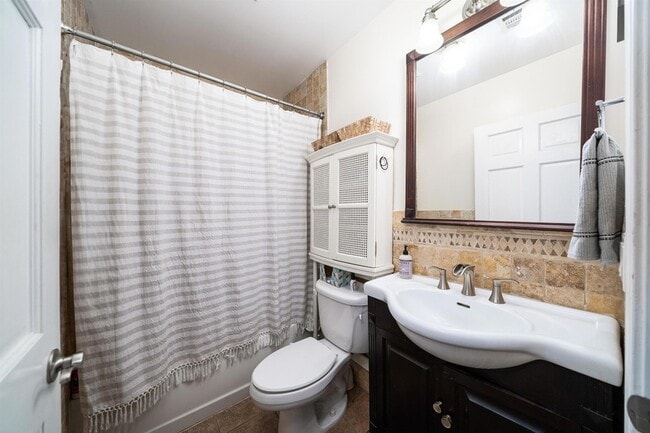 Building Photo - 515 Manila Ave