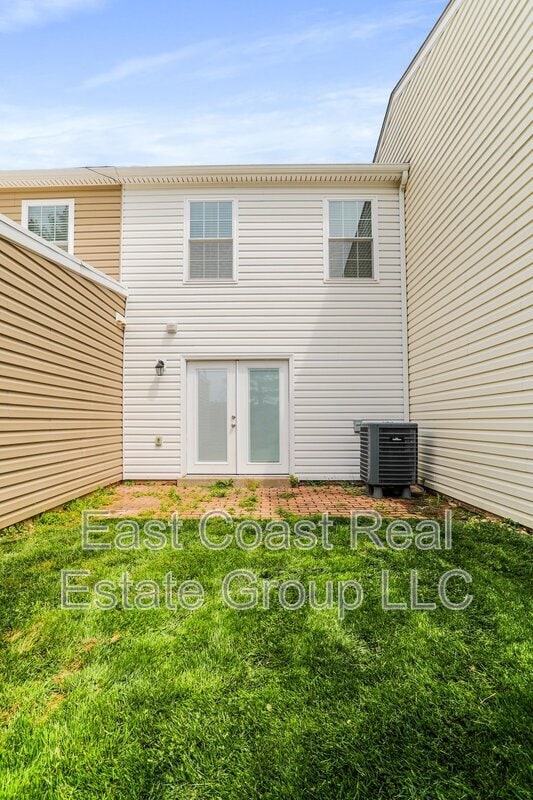 Building Photo - 575 Lancaster Pl