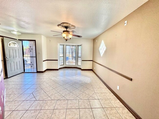 Building Photo - 210 Leon Ave