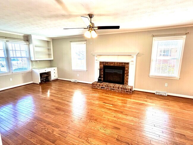 Building Photo - 208 Dalewood Dr