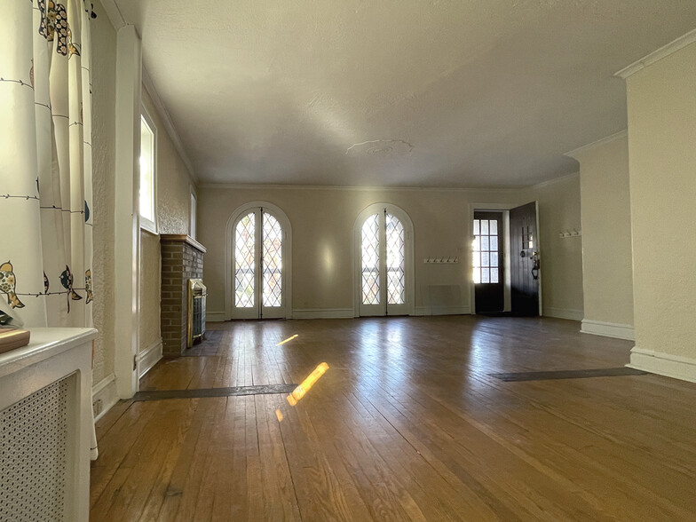 Living Room - 7318 Amherst Ave