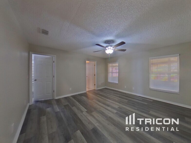 Building Photo - 464 Goldenmoss Loop